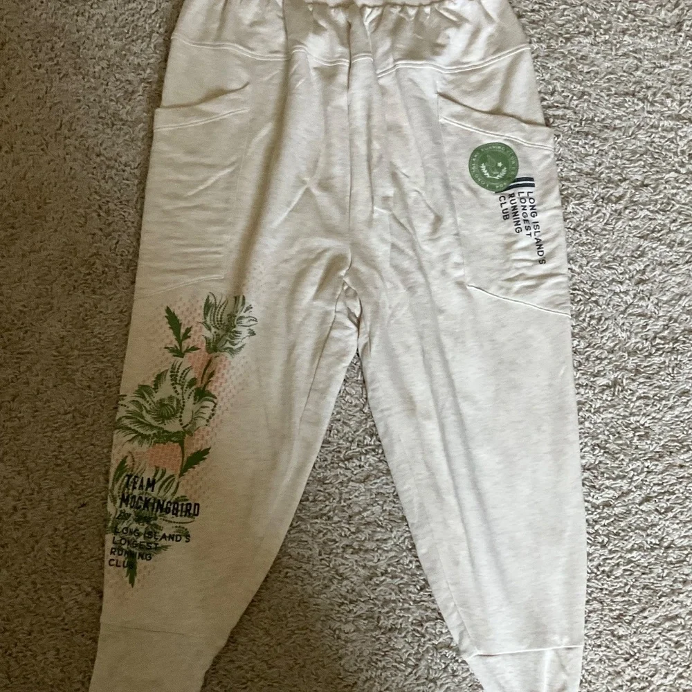 ANTHROPOLOGIE DAILY PRACTICE RELAXED JOGGER. SIZE: S. IVORY. - Picture 4 of 10